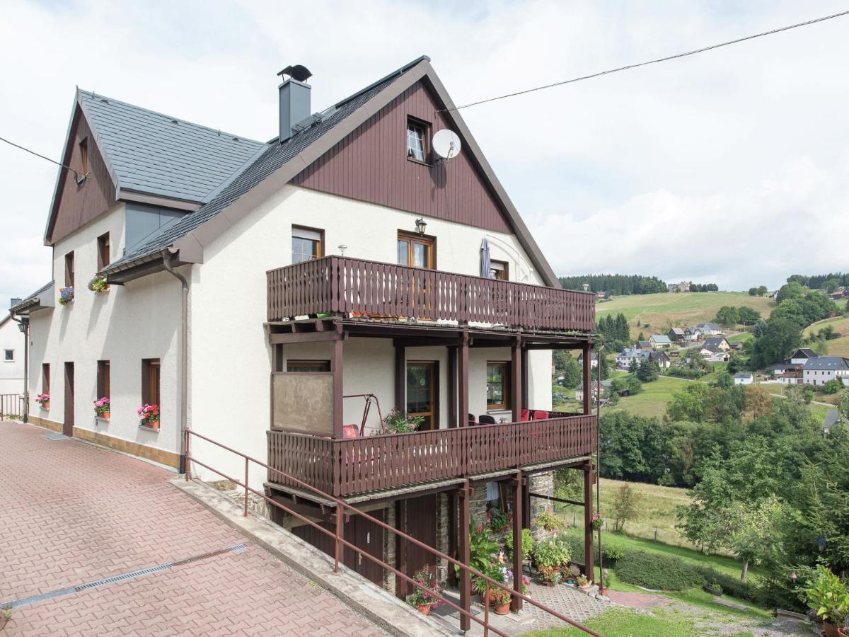 Cozy Apartment In Ore Mountains With Balcony Breitenbrunn  Ruang foto