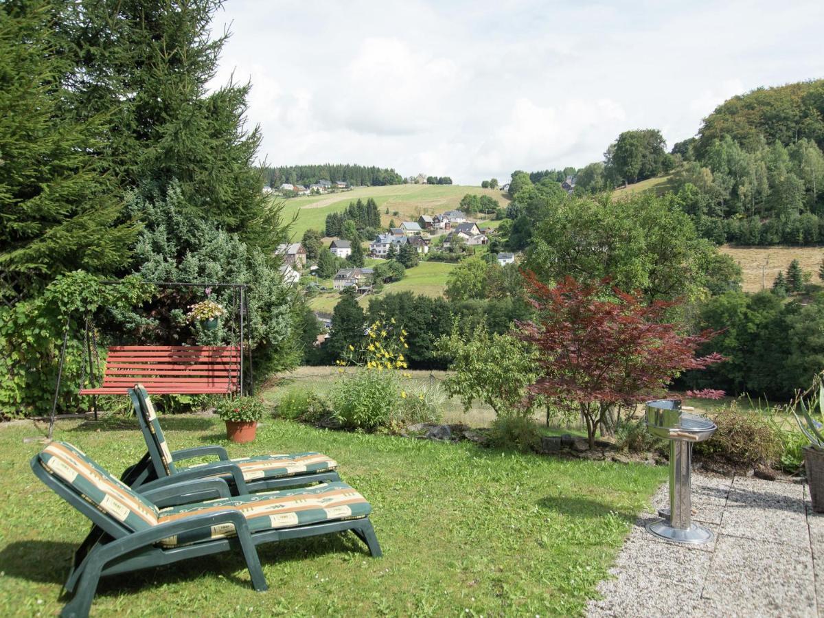 Cozy Apartment In Ore Mountains With Balcony Breitenbrunn  Ruang foto