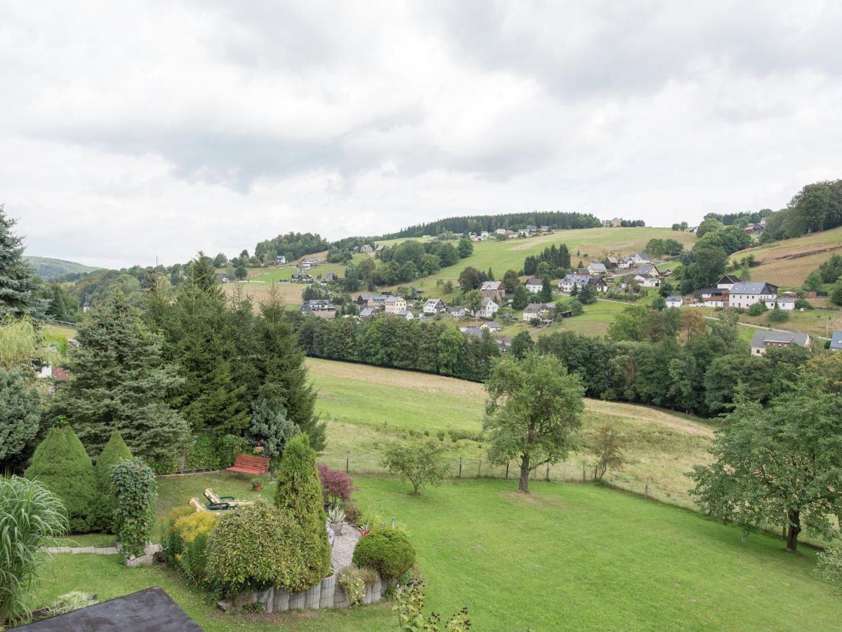 Cozy Apartment In Ore Mountains With Balcony Breitenbrunn  Ruang foto