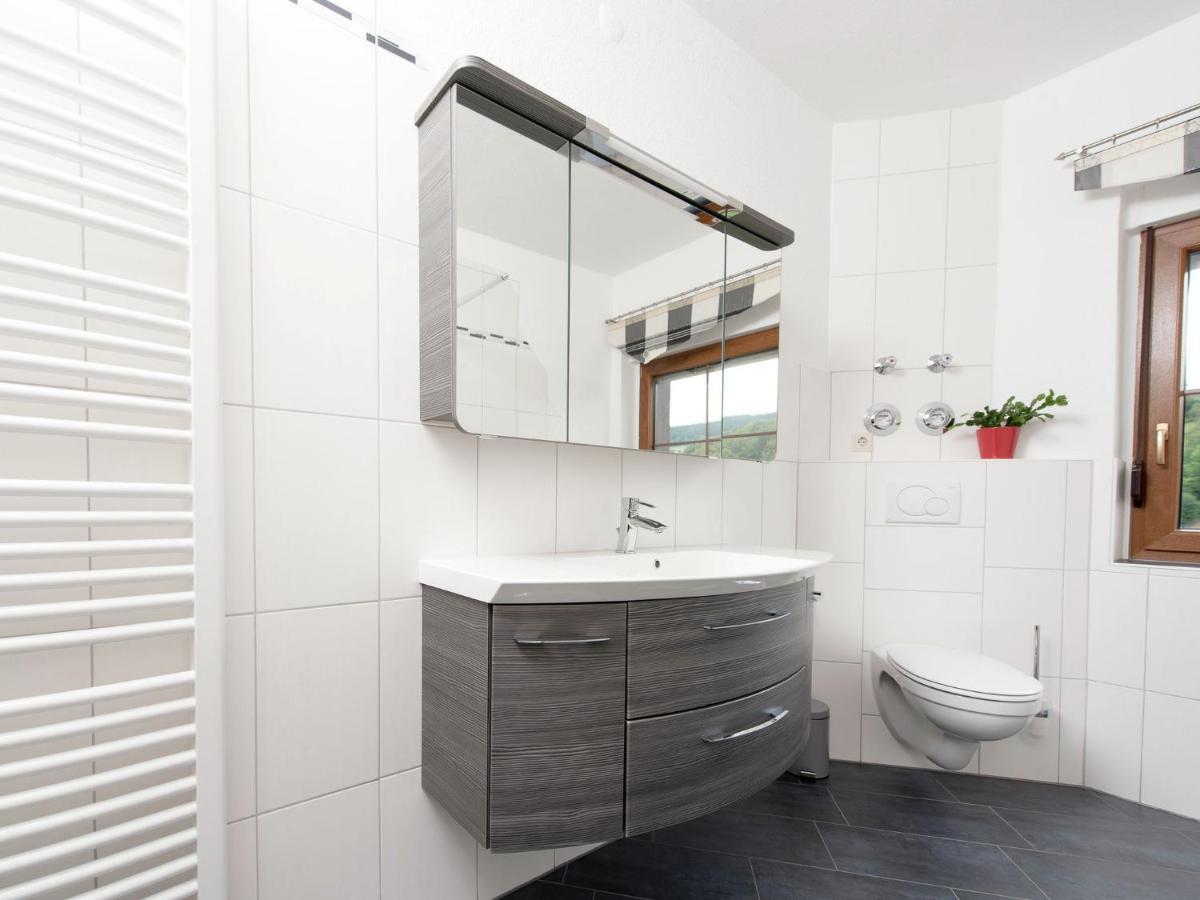 Cozy Apartment In Ore Mountains With Balcony Breitenbrunn  Ruang foto