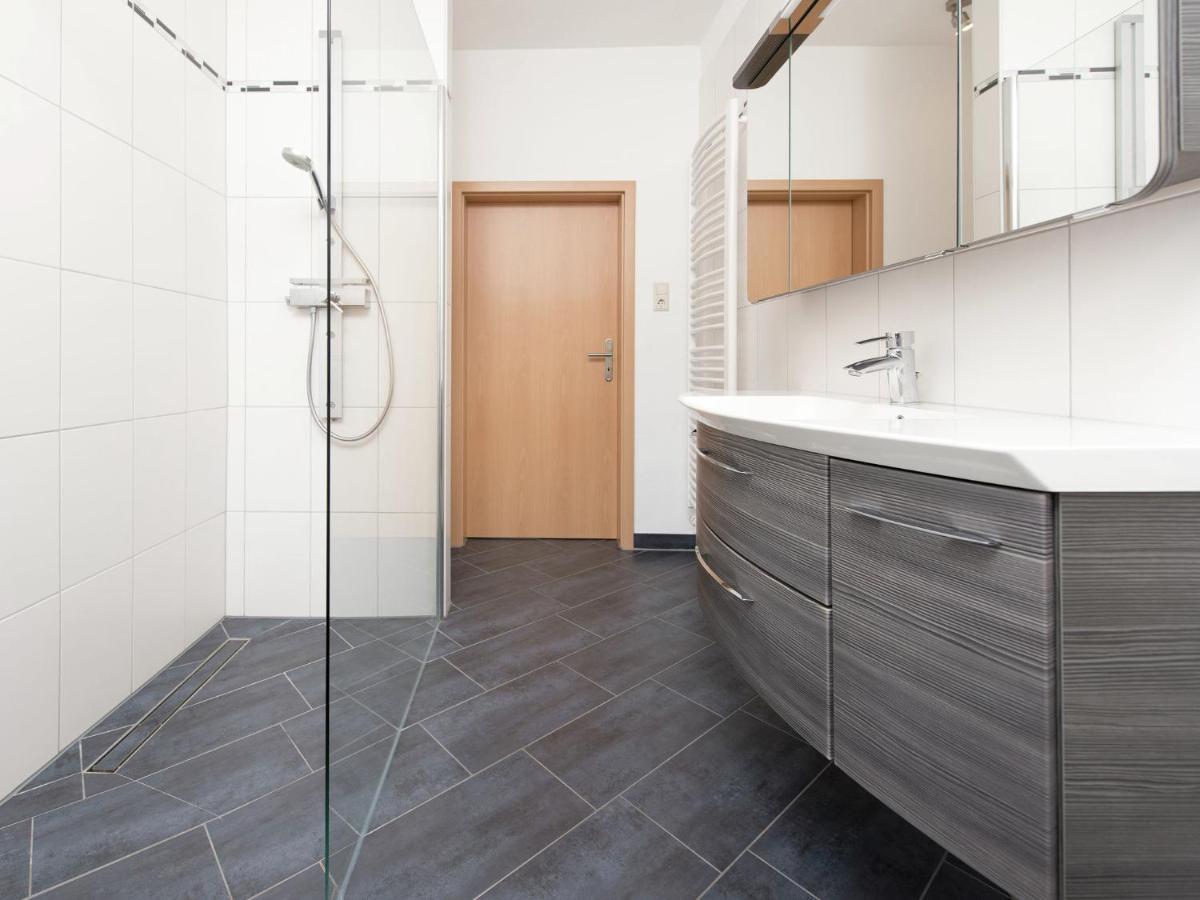 Cozy Apartment In Ore Mountains With Balcony Breitenbrunn  Bagian luar foto